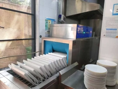 Les lave-vaisselle commerciaux sont-ils de la même taille que les lave-vaisse...